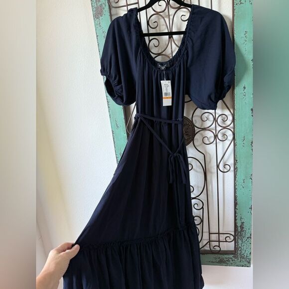 Romantic and alluring, this breezy midi dress NWT size Sm. - Picture 6 of 10